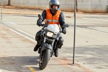 Sacarse el carnet de moto – Autoescuela Guillem