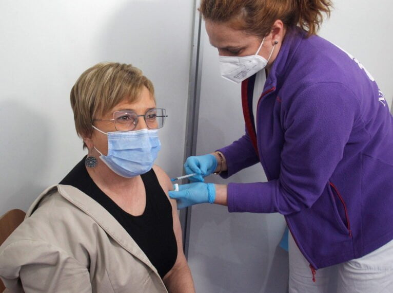 Vacunación de la Consellera de Sanitat Ana Barceló