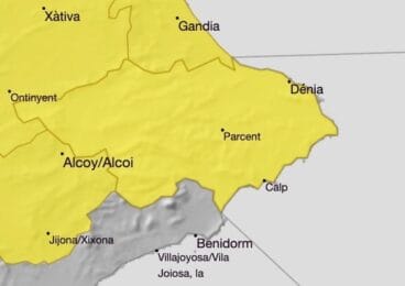waarschuwingsgeel voor regen en hagel in de jachthaven Alta