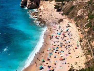 Cala Moraig de Benitatxell en verano