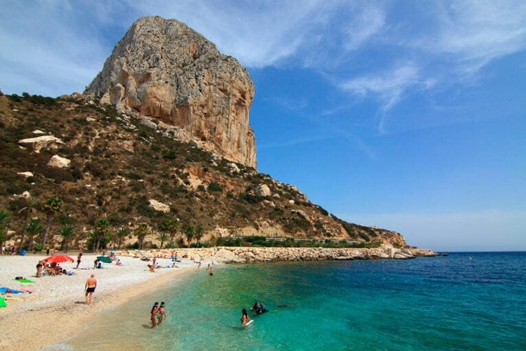 Calp contrata 11 controladores de aforo en las playas