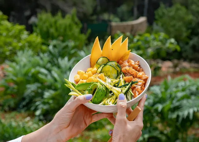 Llega Kuula Poke: comida mediterránea con esencia de los Poke frente a la playa de la Grava de Jávea 3 comer poke en javea