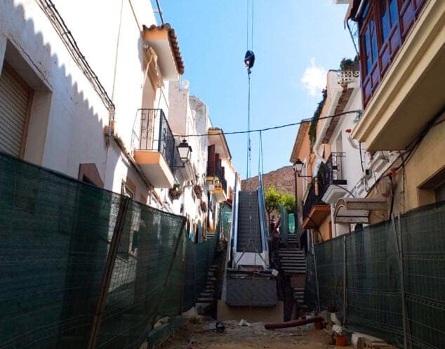 Imagen: Instalación escaleras mecánicas Calp