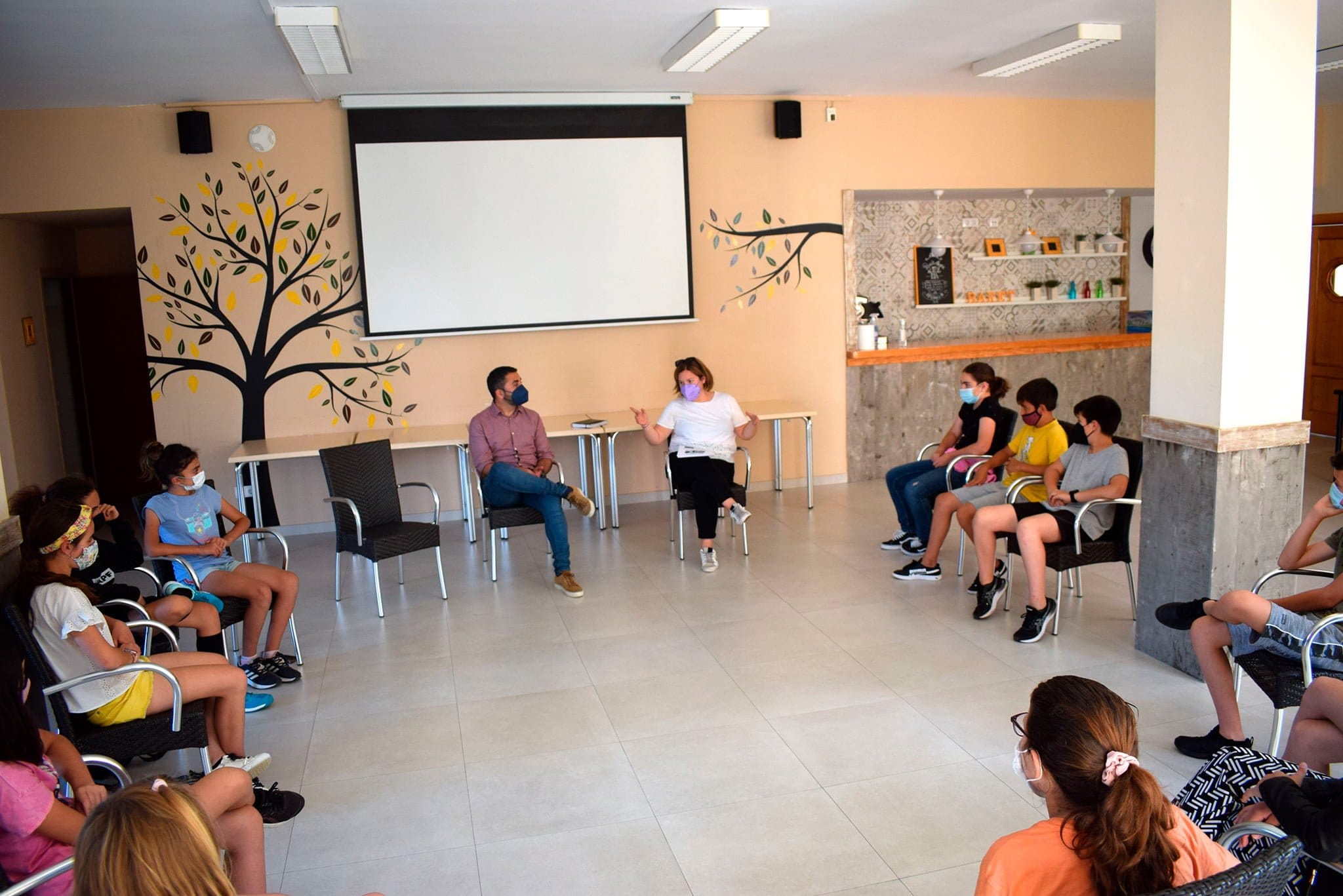 los ninos de benitatxell participan en el programa de fiestas