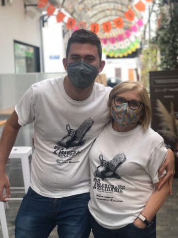 Participantes luciendo la camiseta