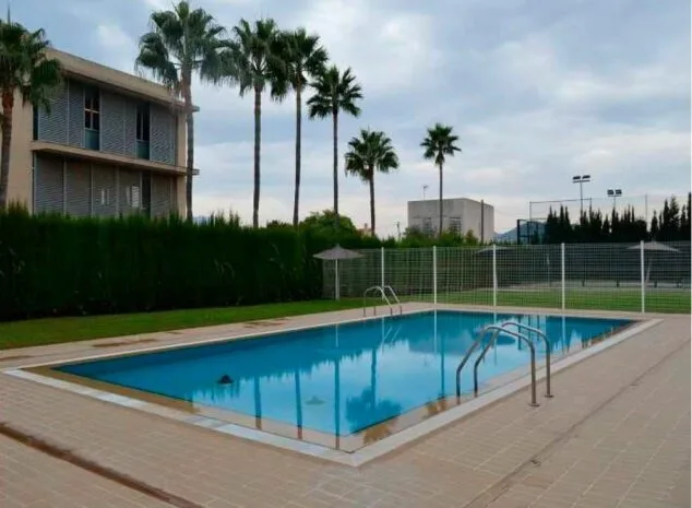 Ondara pide 180.000 euros a Diputación para cambiar el césped del Campo de Fútbol y cubrir la piscina 4 Imagen: Piscina Exterior Ondara