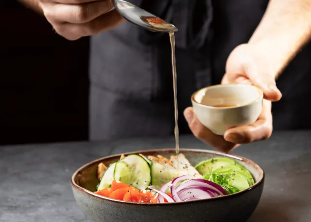 Llega Kuula Poke: comida mediterránea con esencia de los Poke frente a la playa de la Grava de Jávea 2 poke bowls en javea