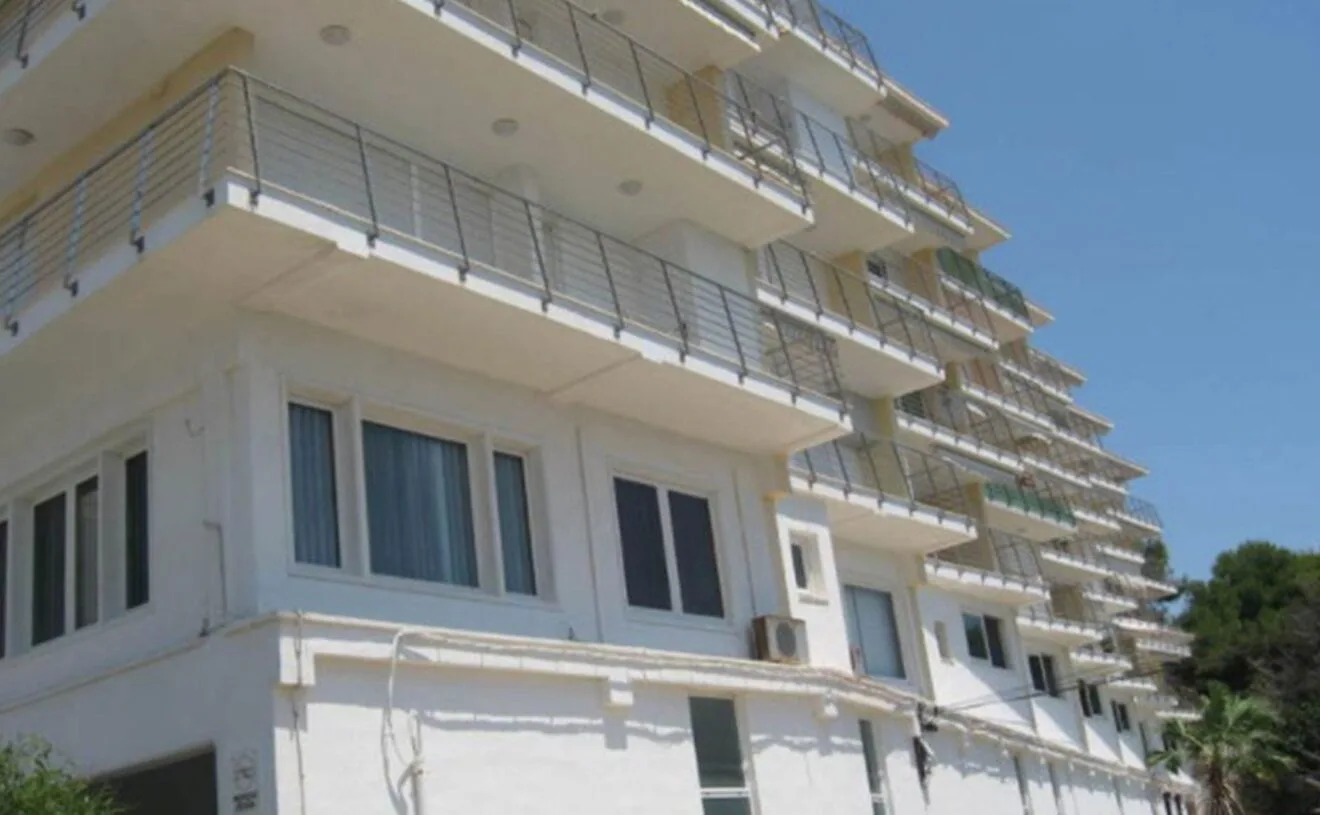 Reforma de una fachada plurifamiliar en Moraira - Quitec