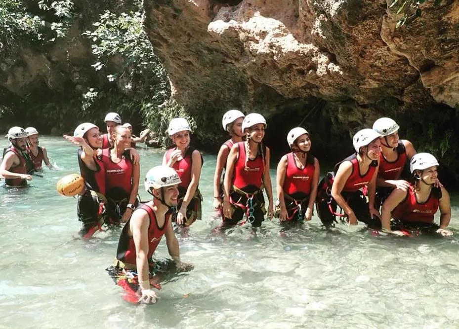 Actividad de barranquismo organizada por la Regidoria de Juventud de Xaló