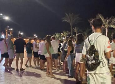 Botellon en el Paseo de la playa del Arenal de Xàbia