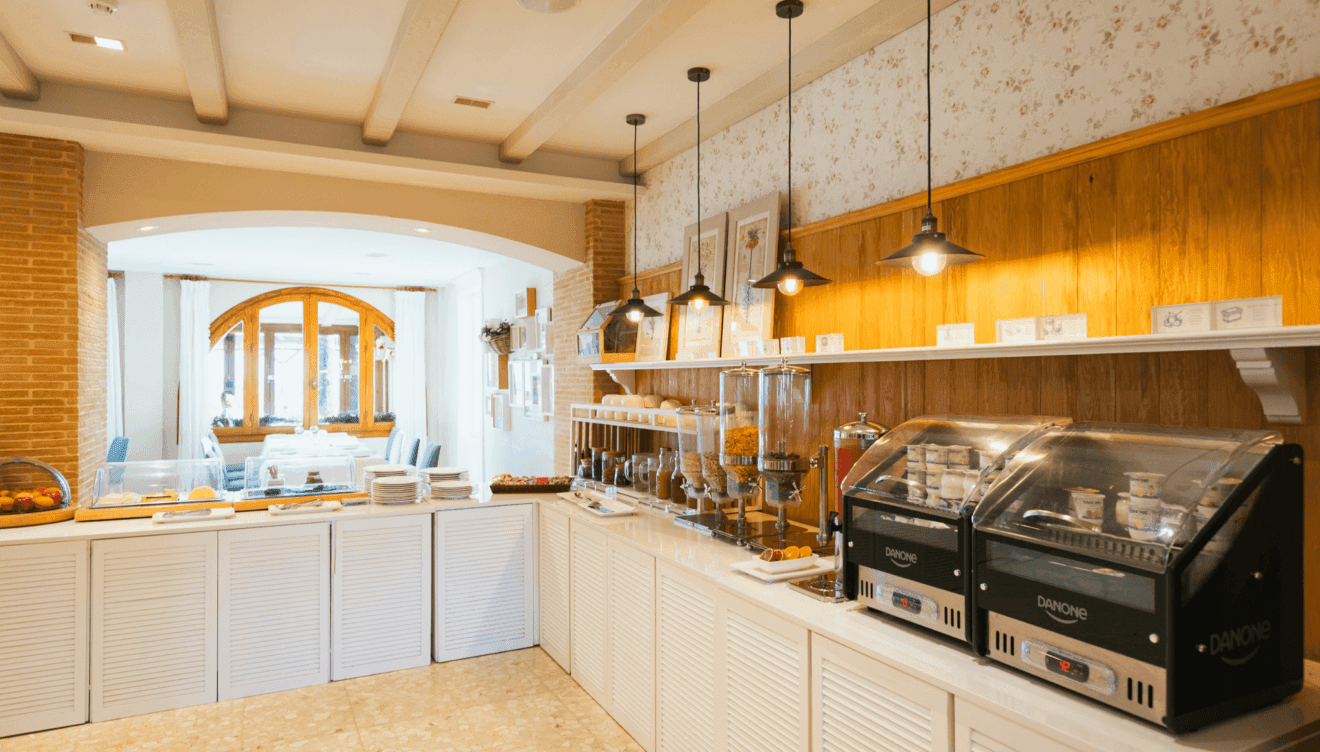 Buffet de desayuno con vistas