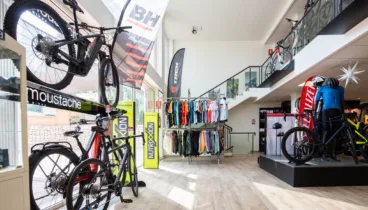 Cascos, sillines, equipaciones y otros accesorios en Xabia’s Bike