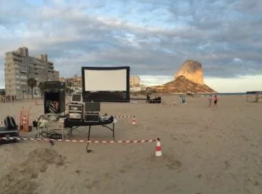cine en playa bol