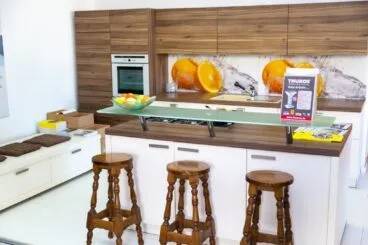 Cocina con barra en Costa Cocinas