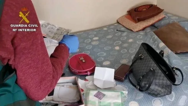 La Guardia Civil desarticula una organización delictiva que explotaba a mujeres en Dénia y detiene a los integrantes 2 Imagen: Material incautado en los registros domiciliarios