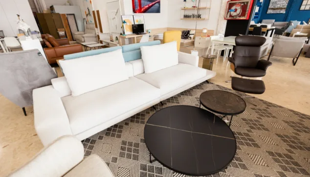 Housit (Dénia) 4 sofa de estilo minimalista en housit