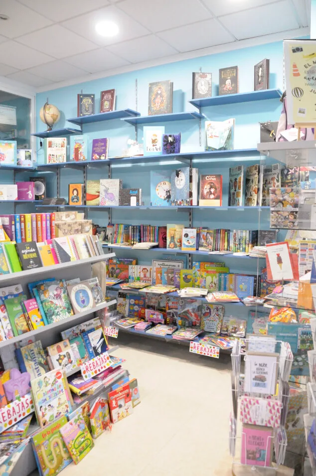 variedad de productos en libreria papeleria nova art