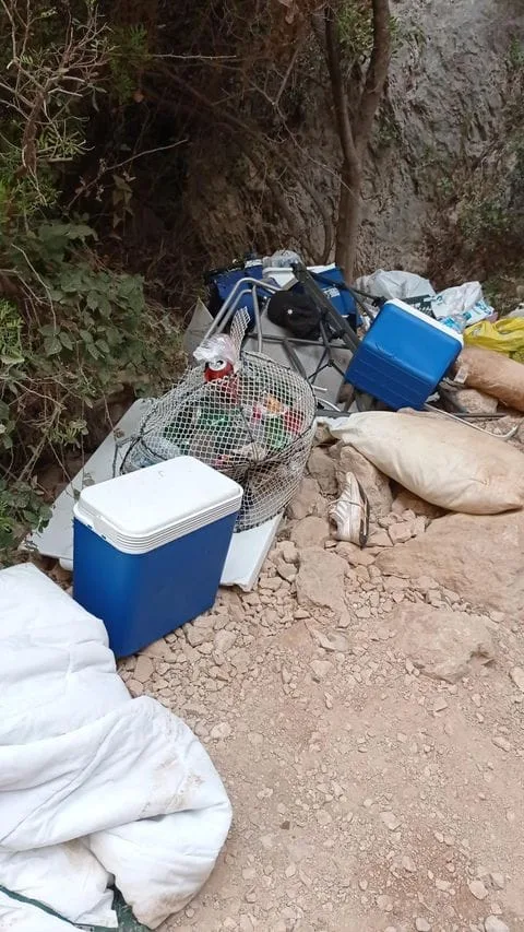 desechos hallados en el barranco de la cala dels testos