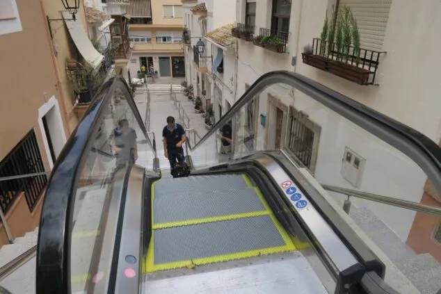Imagen: Entra en funcionamiento escalera mecánica de Calp