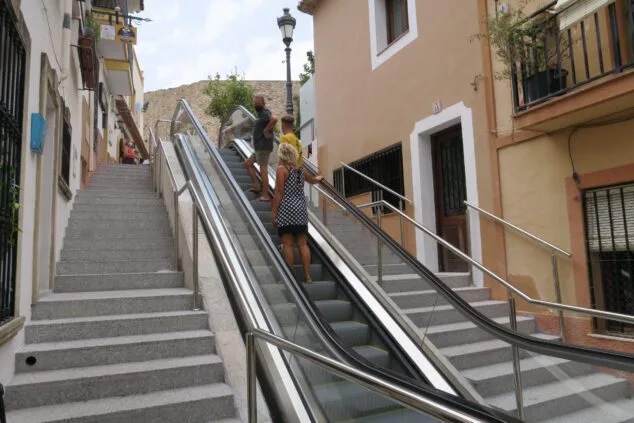 Imagen: Entra en funcionamiento escalera mecánica de Calp
