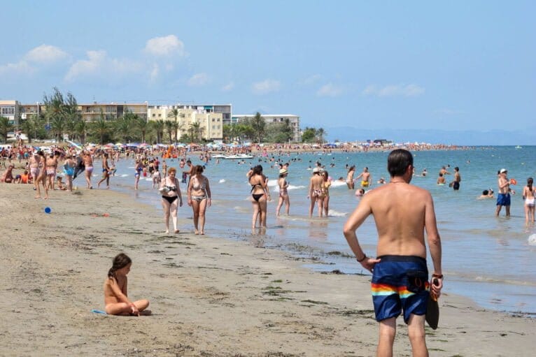 Playa Punta del Raset de Dénia durante la segunda quincena de agosto