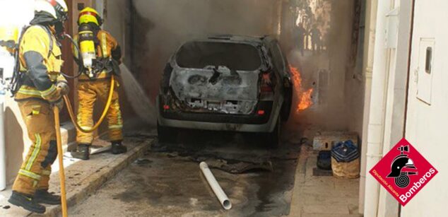 Imagen: Arden dos coches en Benissa