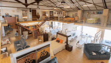 Diferentes alturas en la exposición de Muebles Escrivá