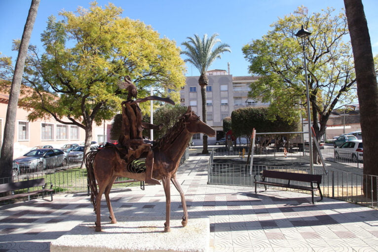 Estatua del rey Jaume I ubicada en el parque de El Verger