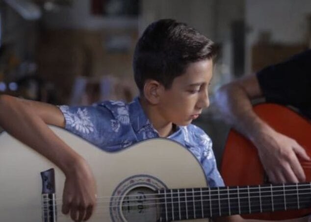 juan emilio garrido interpretando enre dos aguas