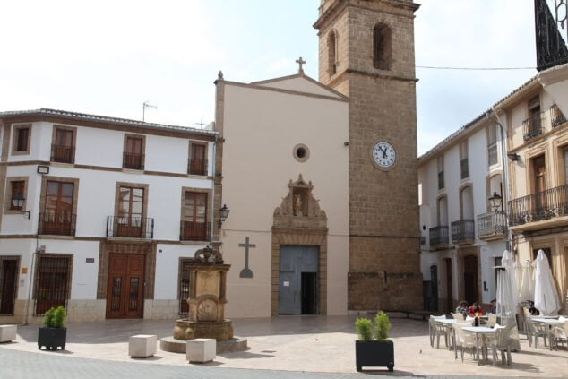 Imagen: Plaza de la Iglesia Gata de Gorgos