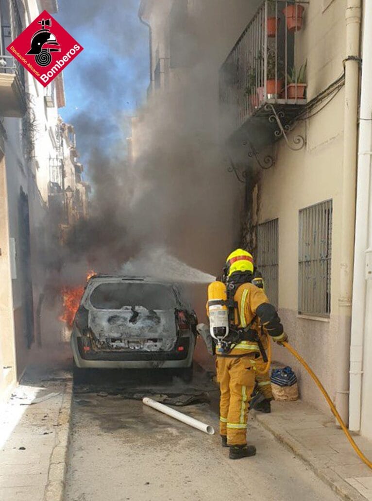 Se incendian dos coches en Benissa