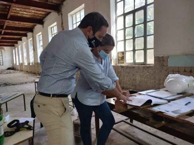 Los proyectos estrella del Ayuntamiento de Benissa comienzan a ver la luz 1 Imagen: Visita del Ayuntamiento a Les Antigues Escoles Velles