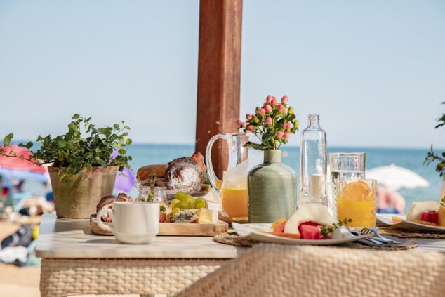 Imagen: Desayuno con vistas al mar en Hotel Los Ángeles