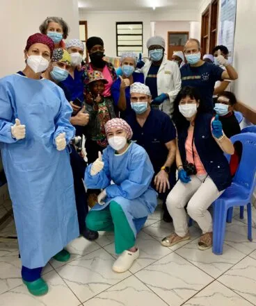 equipo medico con pacientes en nairobi