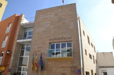 fachada del ayuntamiento de calp