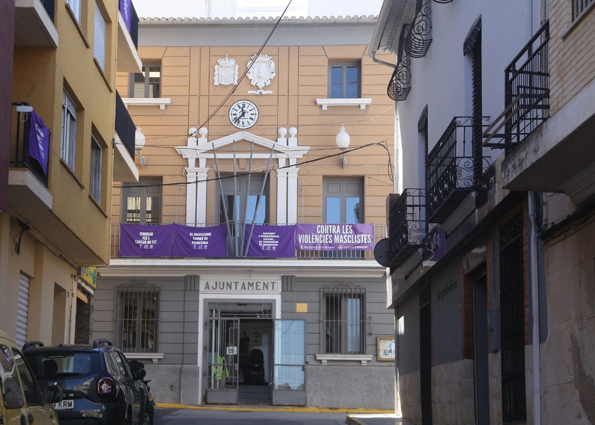fachada del ayuntamiento de pedreguer