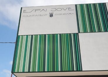 Fachada del edificio Espai Jove de Ondara