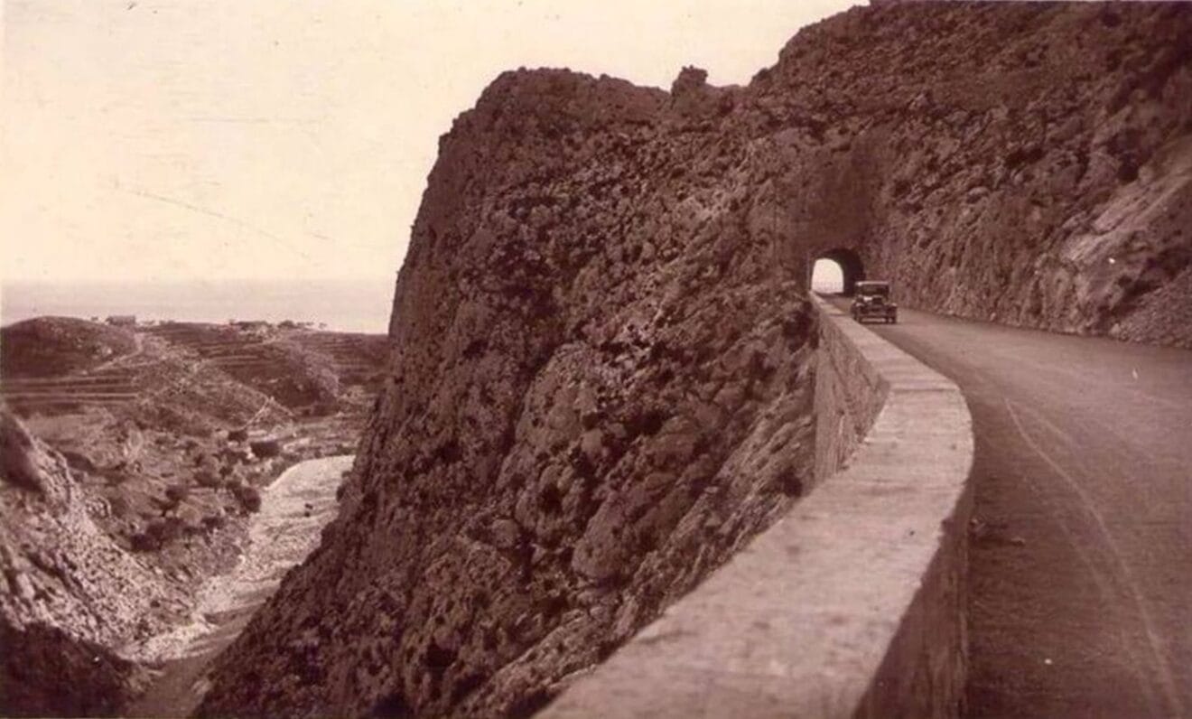 Foto antigua del túnel del Mascarat. Fuente - Carlos Fuster en el grupo Marina Alta Antiga