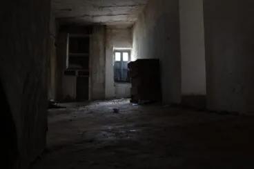 Interior abandonado en una casa de Llombai