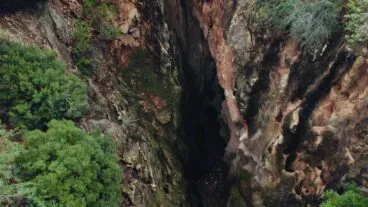 Interior de El Clot del Lirio, o Forat de Pedreguer