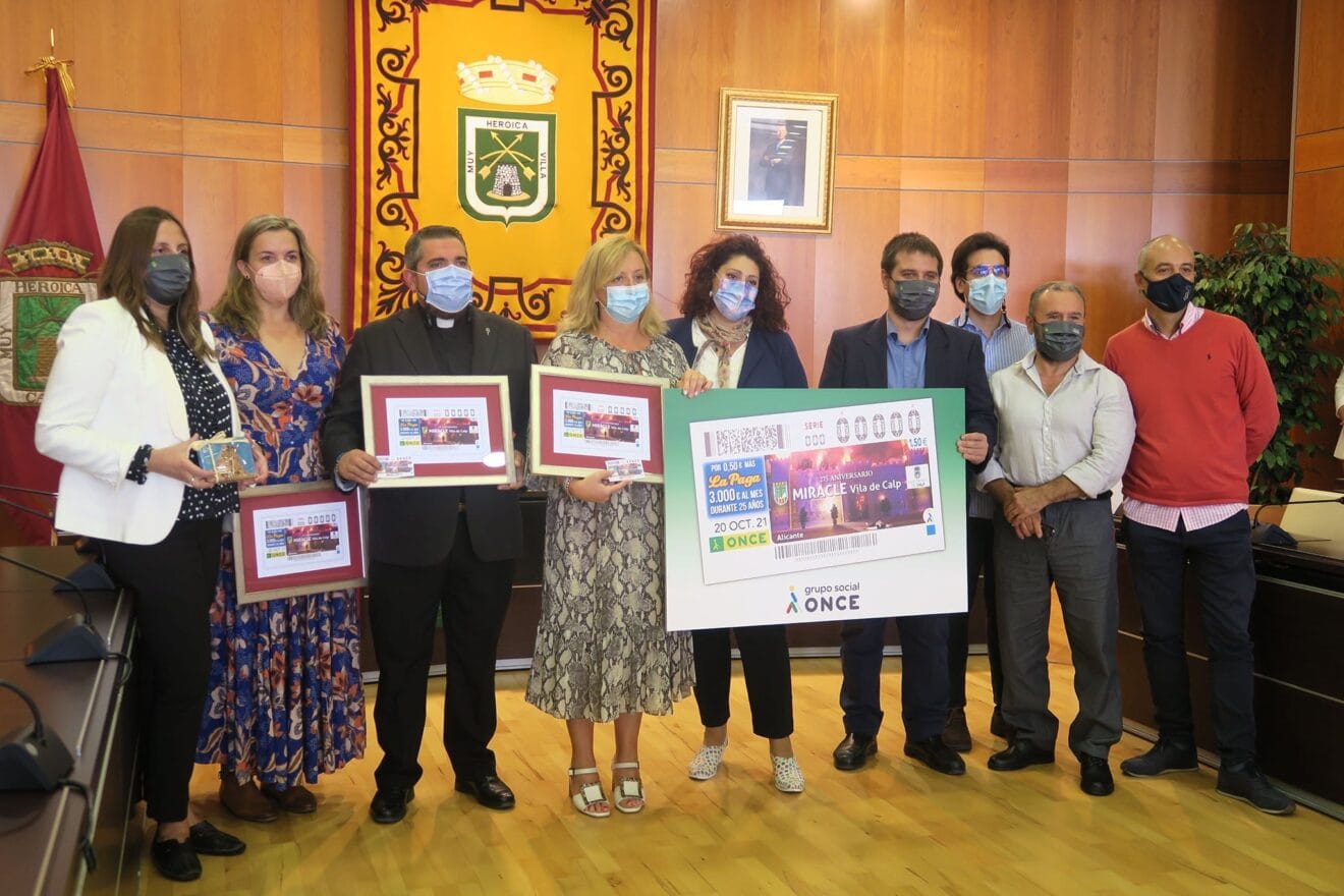 Presentación del cupón en el salón de plenos del ayuntamiento de Calp