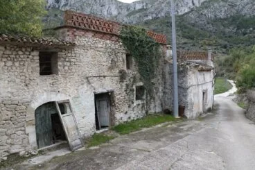 Pueblo de Llombai, la Vall de Gallinera