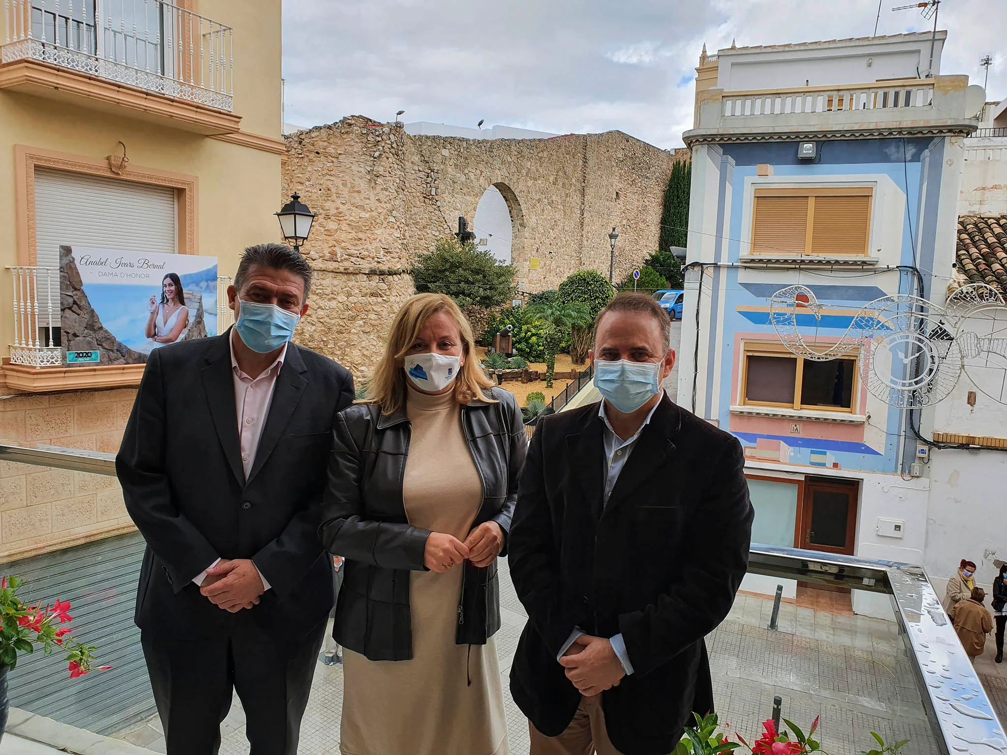 ana sala junto al director de zona de itv alejandro pastor y al director de estacion jesus hernandez