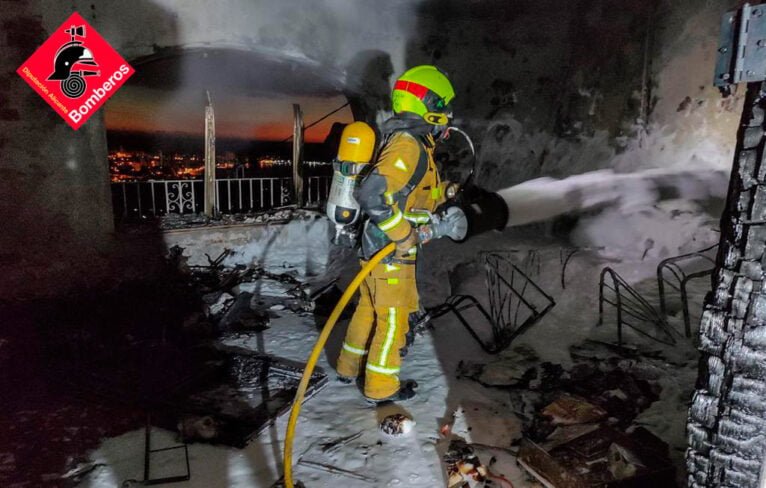 Arde un chalet en Calp