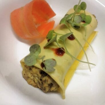 Canelón de pollo thai con bechamel de coco en Arrels