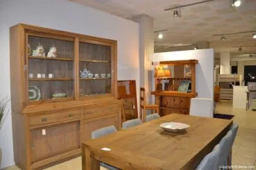 Comedor con muebles de madera en Muebles Martínez