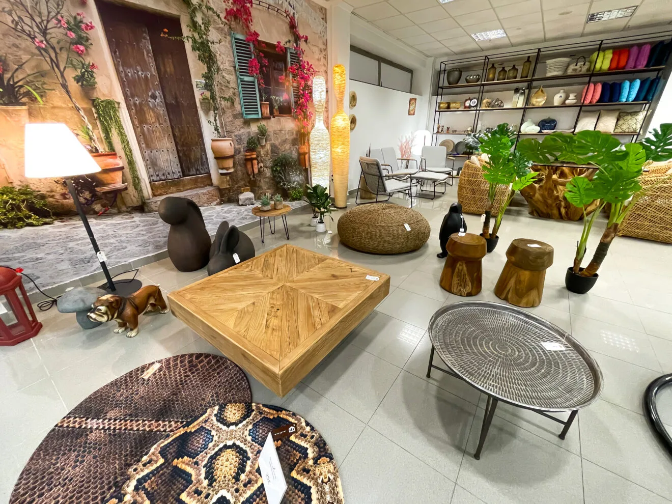 Decoración para tu jardín en In&Out - Muebles Martínez