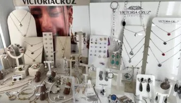 Diseño de joyas personalizadas en su taller artesanal