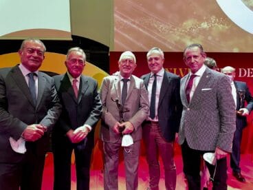 empresarios en el acto de la camara de comercio