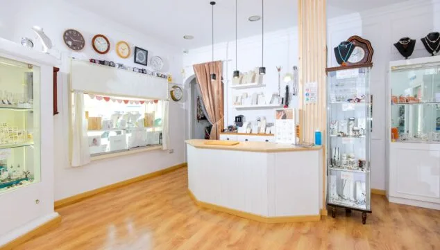 encuentra lo ultimo en joyas y complementos en la joia